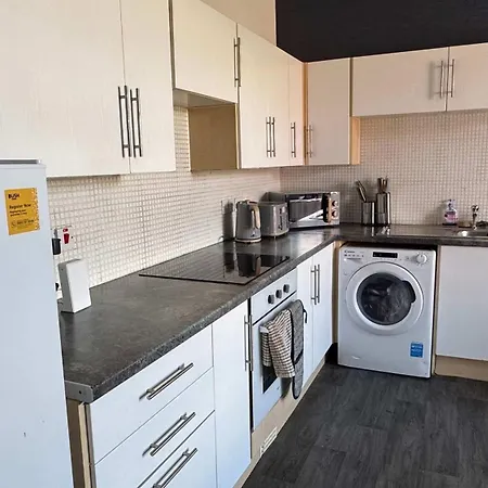 Charming 2-bed In M16 Apartment *