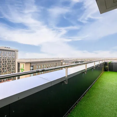 Apartment Penthouse Skyline - 2br, Massive Terrace Retreat *