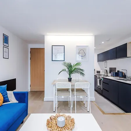 Stylish 2br 3 Baths 6 Guests Manchester