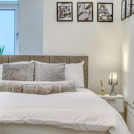 Charming Away From With Free Parking *