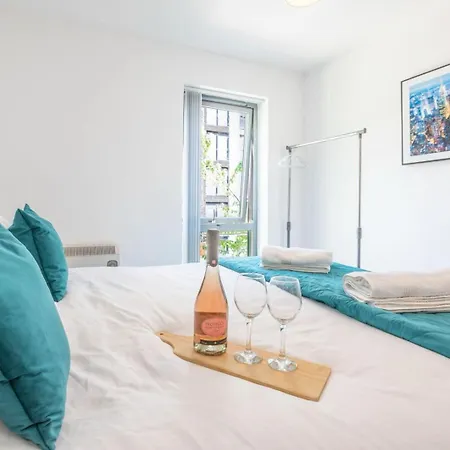 Modern Near Mediacity, Airport And Old Trafford With Secure Parking