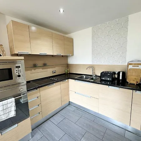 Chic 1 Bedroom Flat In The Heart Of *
