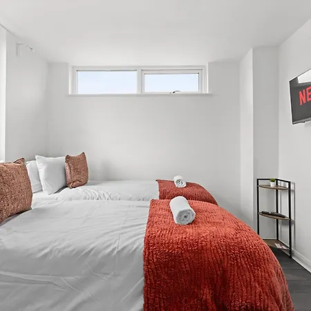 Apartament Spacious 3 Bedroom House For Single & Group Upto 10 Guests And Free Parking For 3 Cars Manchester