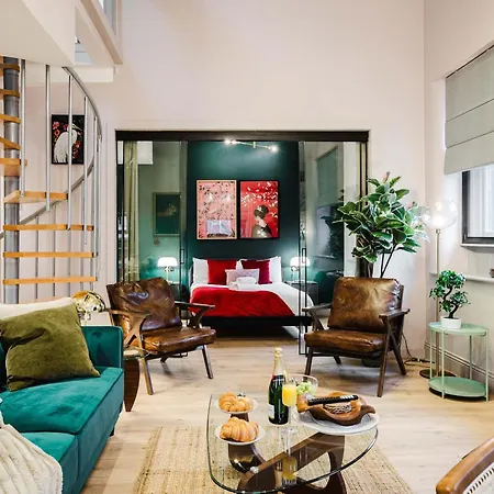 Spacious Location For Families Walk To مانشستر