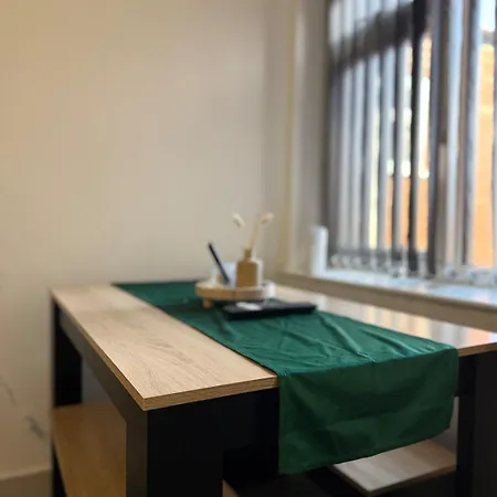 The Emerald 1br Near Etihad & Coop Live *