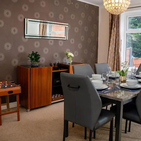Apartman Modern & Spacious 4-bedroom In Crumpsall Manchester