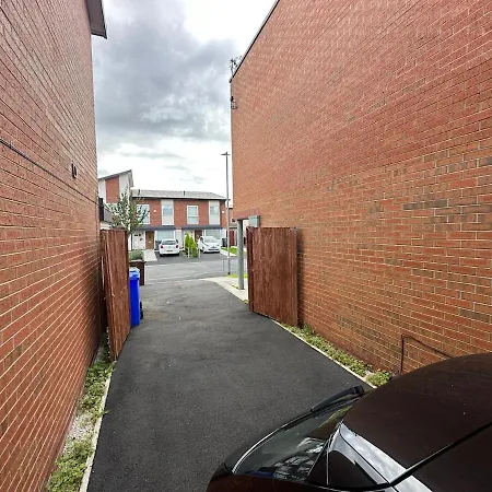Large Centre 3bd Cosy - Etihad - Cooplive Апартаменты