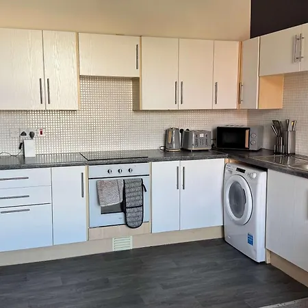 Charming 2-bed In M16