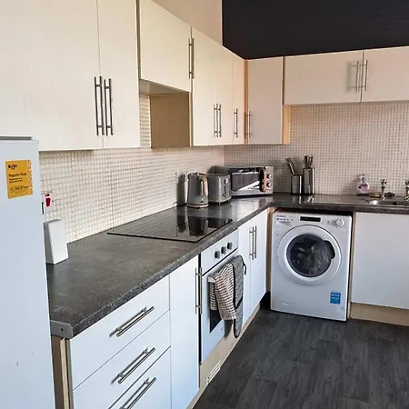 Apartment Charming 2-bed In M16