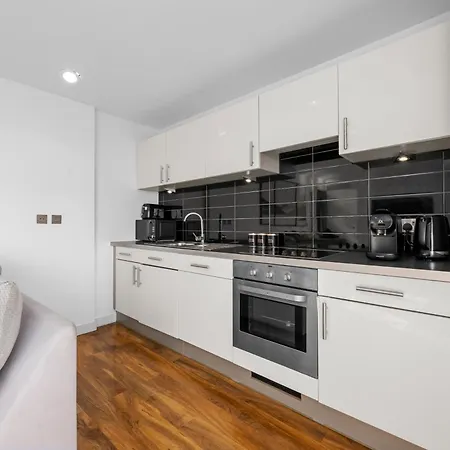 Penthouse Skyline - 2br, Massive Terrace Retreat شقة مانشستر