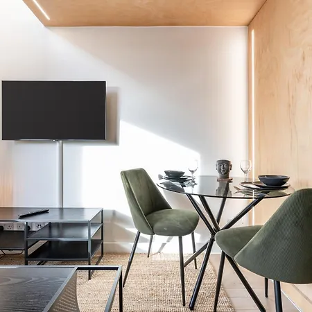 Stylish Duplex In Manchester
