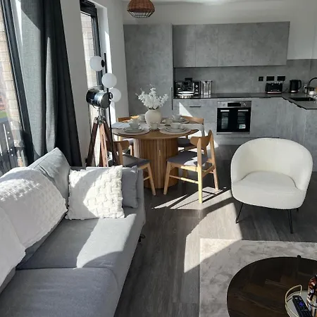 شقة Luxury 2br High-rise Balcony, Terrace, Parking مانشستر