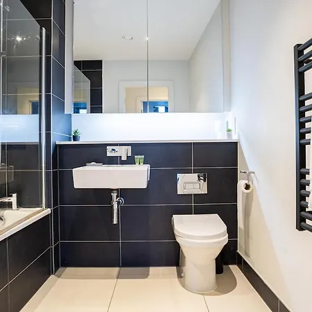 Apartment Centre Apartment, Pool Table