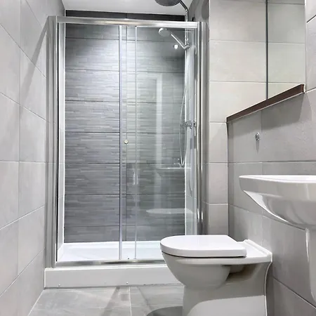 Modern Near Oxford Road, Centre 맨체스터