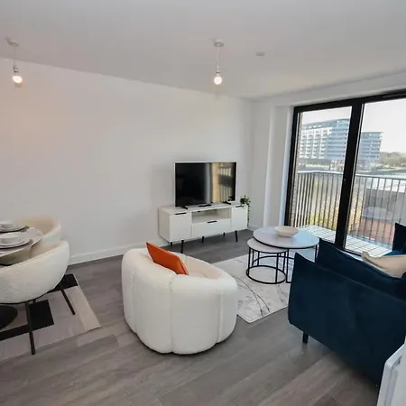 Апартаменты Modern 2 Bedroom In W Balcony Манчестер