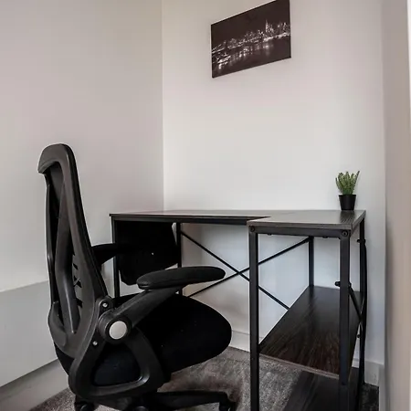 Elegant Modern One Bed Flat With Juliet Balcony Manchester