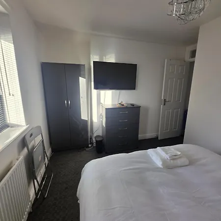Private Cosy Double Bedroom, Extremely Close To Centre Manchester