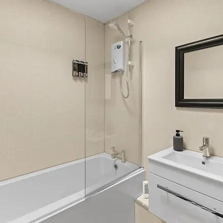 Modern 4 Bedroom House For 9 Guests With Free Parking By The Cosy Corner Nationwide Apartman Manchester