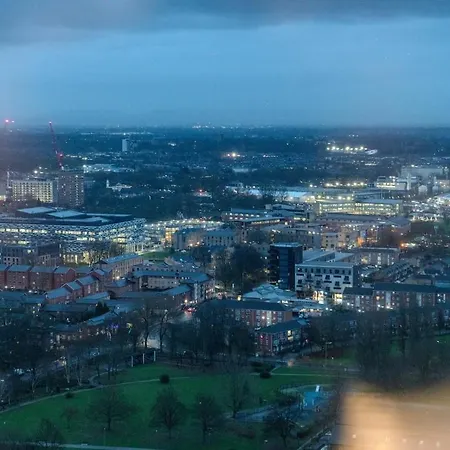 High Rise In Centre With Stunning Views Apartament Manchester