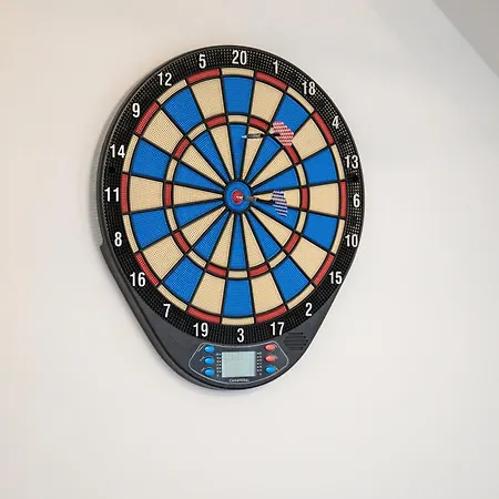 Spacious 3 Bedroom House For Single & Group Accommodation And Free Parking Манчестер