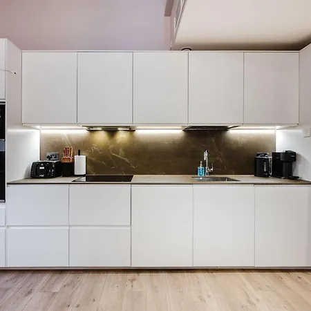 Spacious Location For Families Walk To *