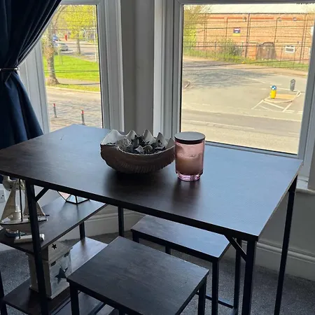 Charming 2-bed In M16