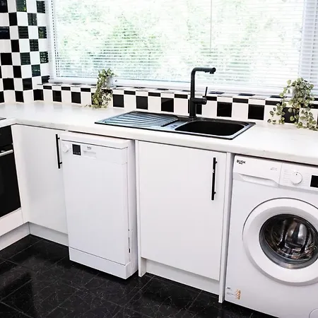 The Prestwich Pad By House Of Josef * Mánchester