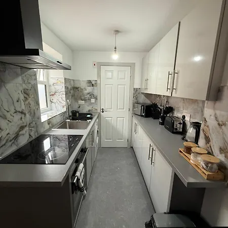 アパート The Emerald 1br Near Etihad & Coop Live *