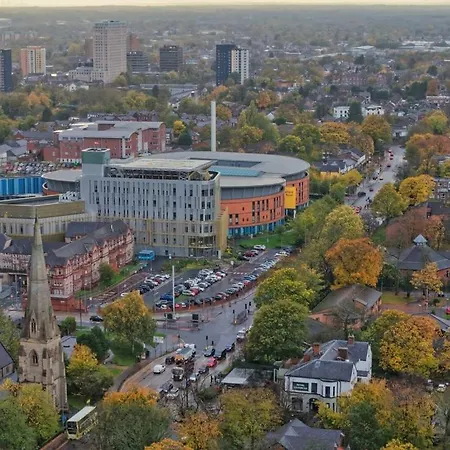 Charming Away From With Free Parking * Manchester