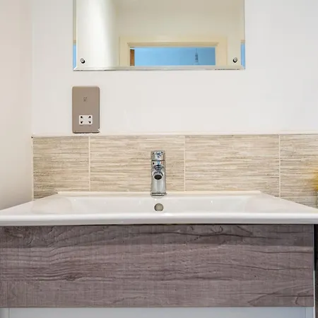 Elegant Modern One Bed Flat With Juliet Balcony * Manchester