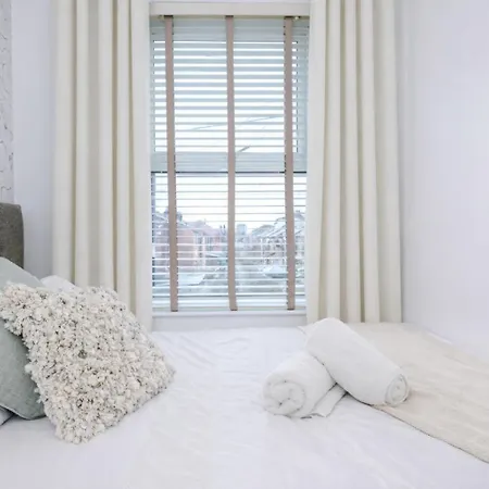 Beautiful 4bd Home, Sleeps 8, Parking, Manchester, Perfect For Groups Манчестер