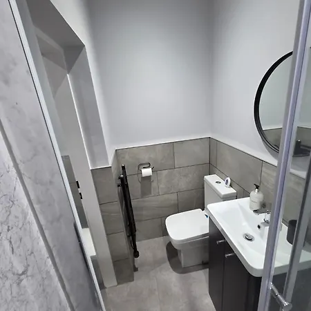 Easy Access To Airport &city Centre شقة مانشستر