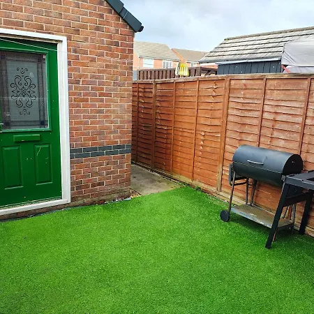 Deluxe 4-bed Near Etihad Stadium & C0-0p Arena, Sleeps 9 아파트
