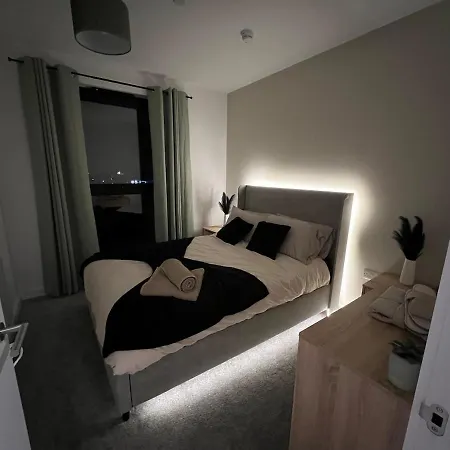 Luxury 2br High-rise Balcony, Terrace, Parking Lägenhet *