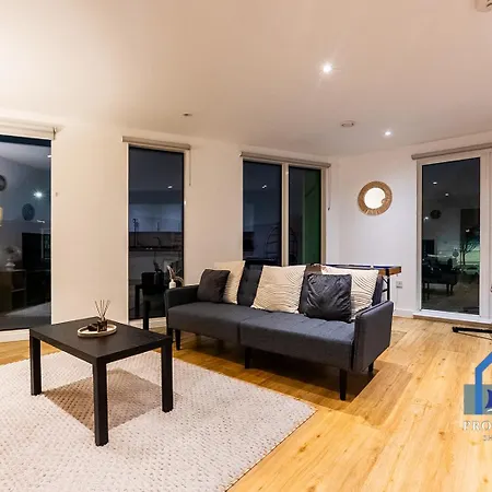 Condo-terrace-gym-games -free Secure Parking- Μάντσεστερ