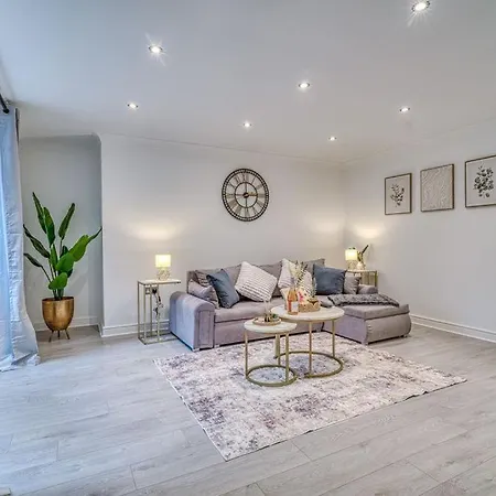 Apartament Charming Away From With Free Parking Manchester