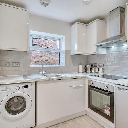 Charming Away From With Free Parking * Manchester