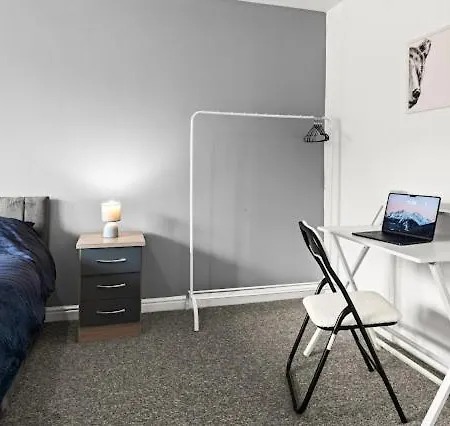 Arosa Escape- Modern2 Bed Suite,sleeps 5,free Parking,ps4,kingbed,wifi,near Christies 公寓 *