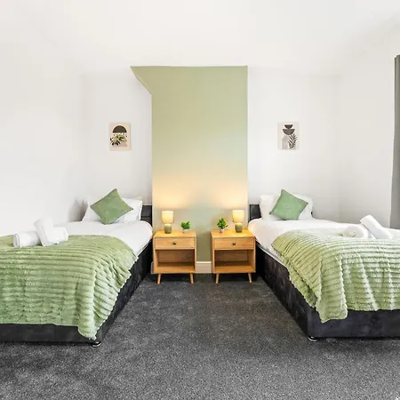 Comfortable 4 Bed - Free Parking & Fast Wifi Lägenhet
