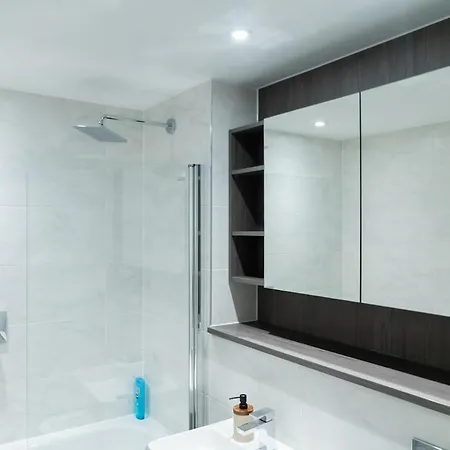 High Rise In Centre With Stunning Views *