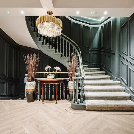 Spacious Location For Families Walk To