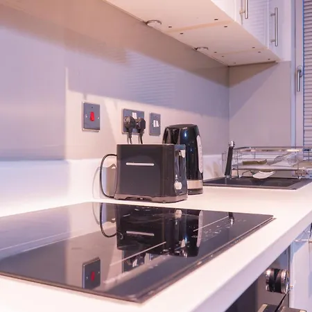 Lejlighed Whole Two Bed, One Bedroom With Riverside View - Secure Parking - Close To Centre And Old Trafford Manchester