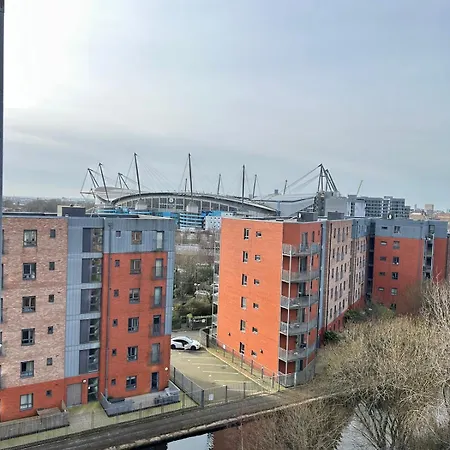 Comfortable 2-bedroom Flat Close Etihad And Coop Live Apartament Manchester
