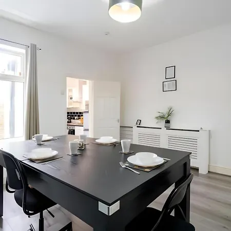 Etihad Stadium - Spacious Stay, 5 Mins To Stadium Mánchester