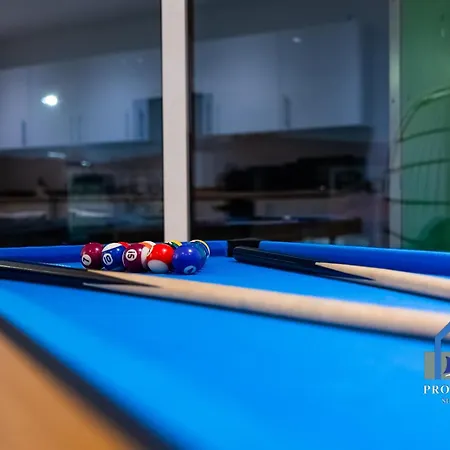 Condo-terrace-gym-games -free Secure Parking- * Manchester