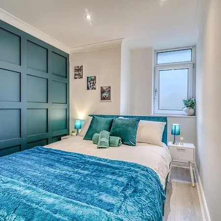 Charming Away From With Free Parking *