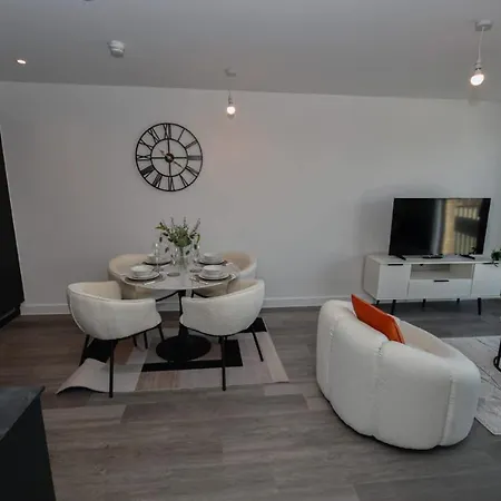 Modern 2 Bedroom In W Balcony * Манчестер