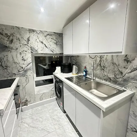2 Bedroom - Near Coop Live & Etihad Stadium