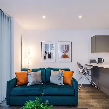 Stylish 1br Near Centre Salford Lägenhet