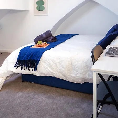 Near Uni And Hospital - Long - Fast Wi-fi - 15 Mins To *